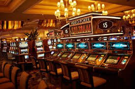 starslot77 live-dealer casino interface showing multiple table types and sportsbook integration